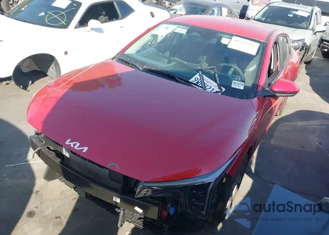 2025 Kia K4 Lxs z USA, uszkodzony, nr VIN 3KPFT4DE2SE233385